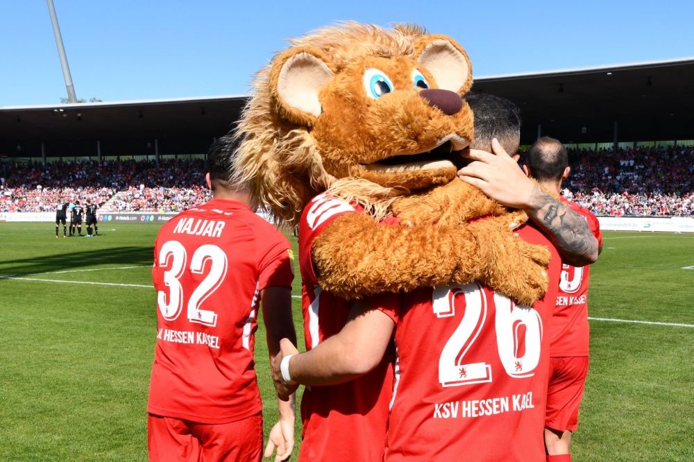 Lotto Hessenliga 2018/2019, KSV Hessen Kassel, KSV Baunatal, Endstand 3:1; Jubel zum 1:0